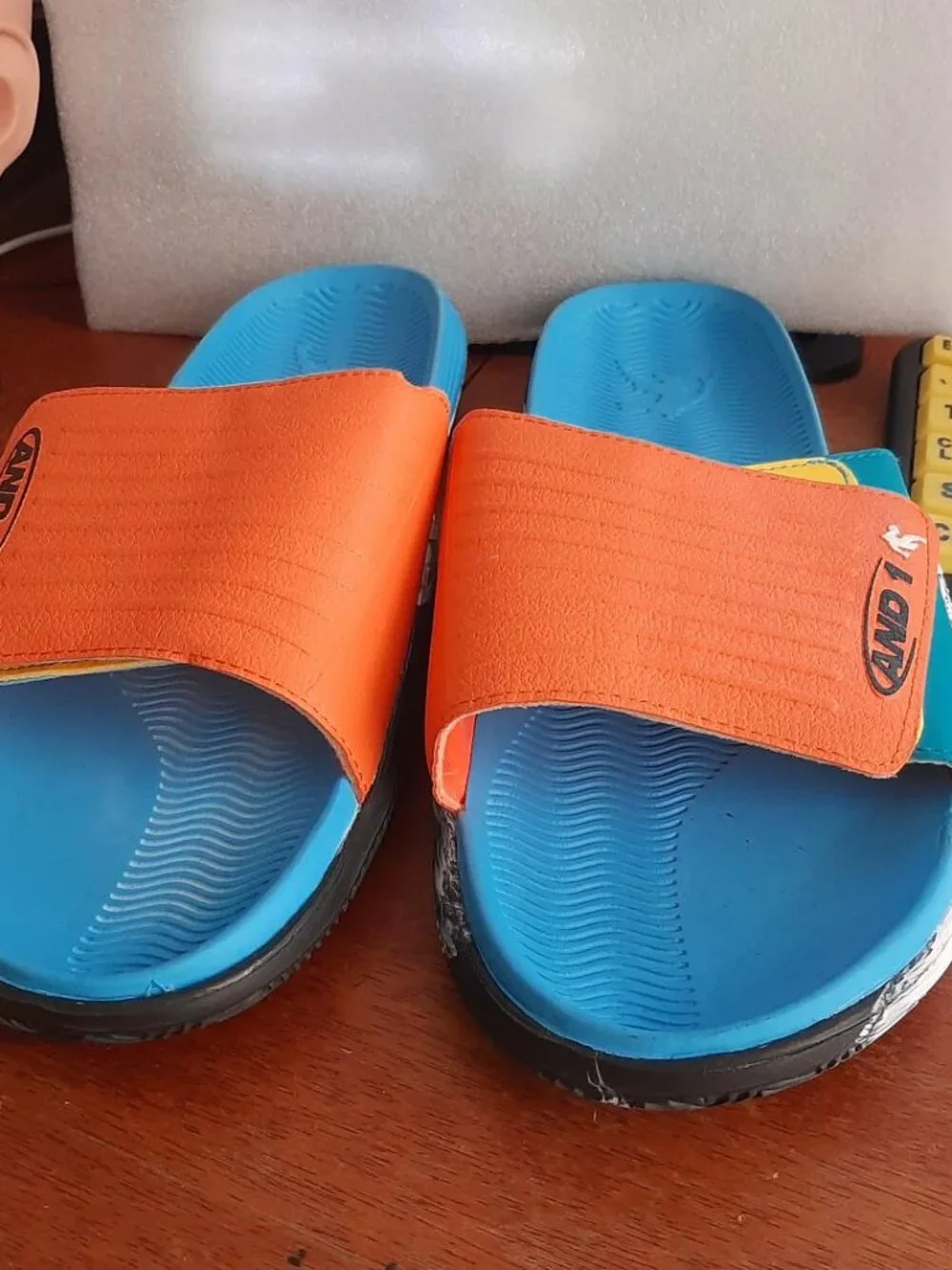 NEW ! And 1 Men MultiColor Slipper Size 9